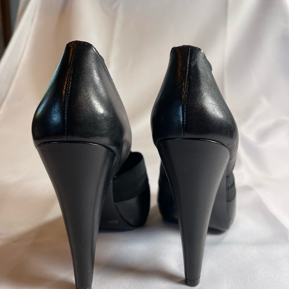 NWT Black BCBG Platform heels. Beautiful shoe. - Picture 5 of 8